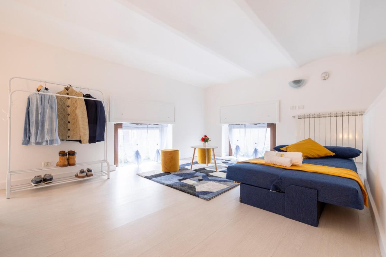 Apartamento 10' Da Malpensa & 1' Dalla Stazione TreniShuttle Somma Lombardo Exterior foto