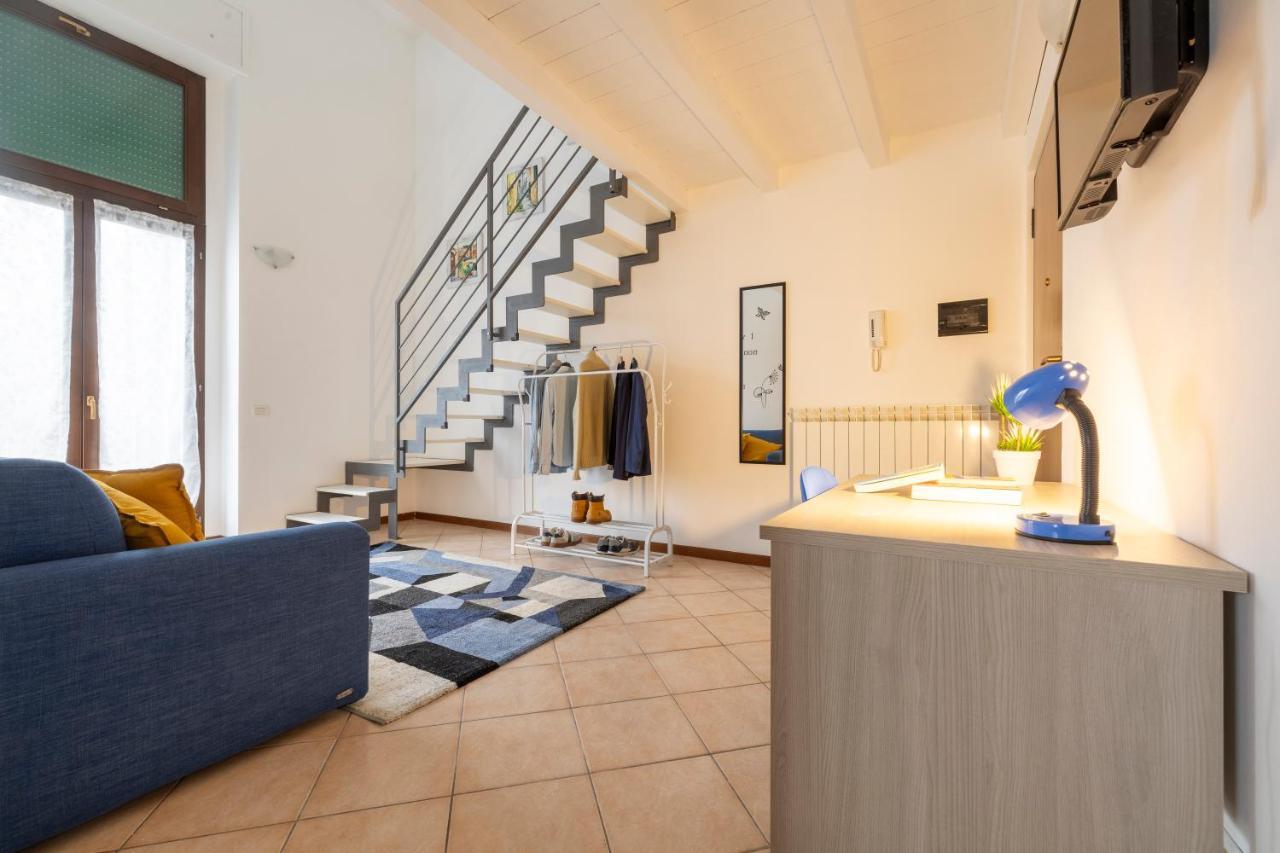 Apartamento 10' Da Malpensa & 1' Dalla Stazione TreniShuttle Somma Lombardo Exterior foto